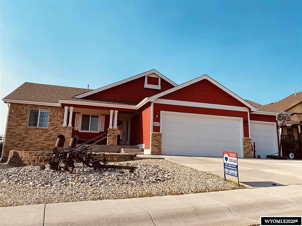 1st image of 857 N Shoshone Dr
