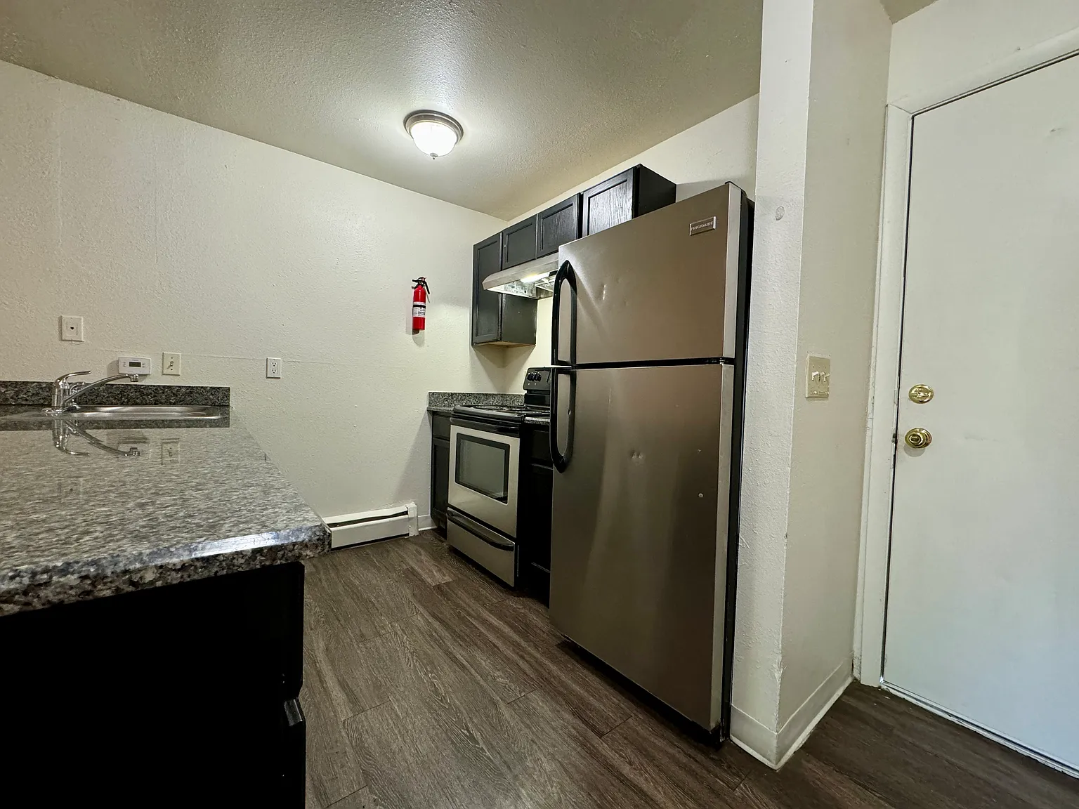 3 bed, 1.5 bath, 992 sqft, $3,500 — Photo 3