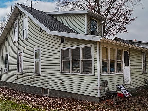 4th image of 207 Kenwood St