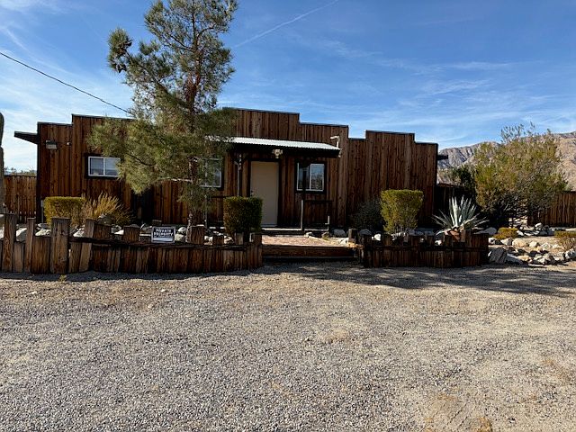 DONT MISS THIS HOME SWEET HOME ON ACRES!