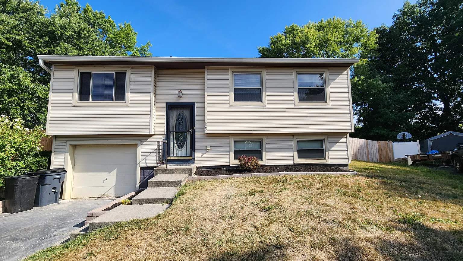 620 Mistletoe Ct photo 1