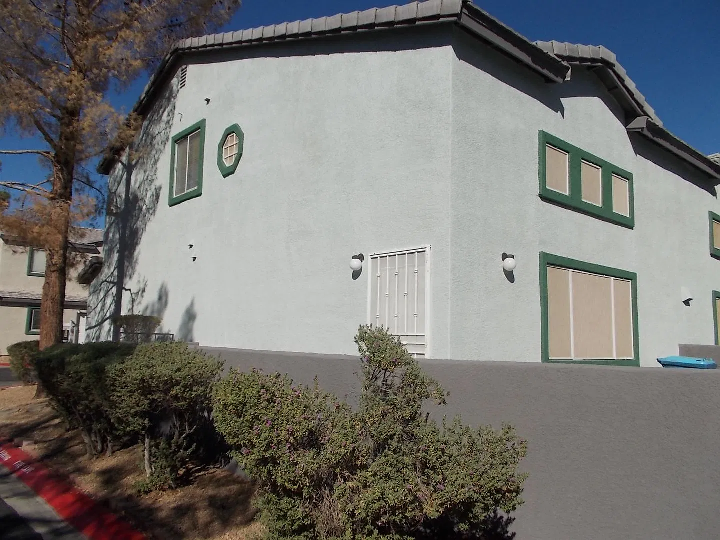 Stylish 2 Bed Home in Gated Community w/ Pool Mins to LV Strip — Photo 3
