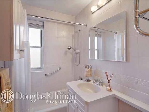 4th image of 457 Fdr Dr APT A1503