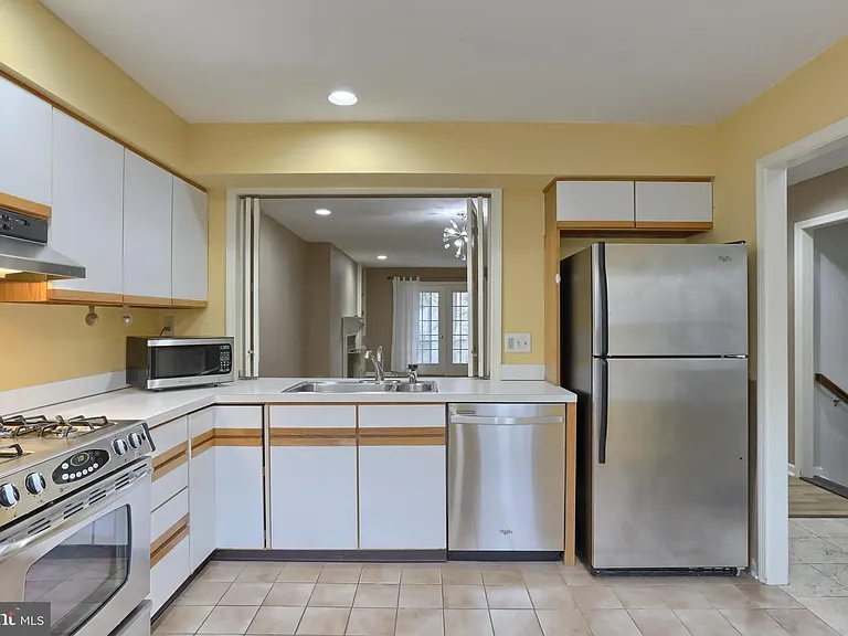 1127 Wicklow Ct — Photo 12