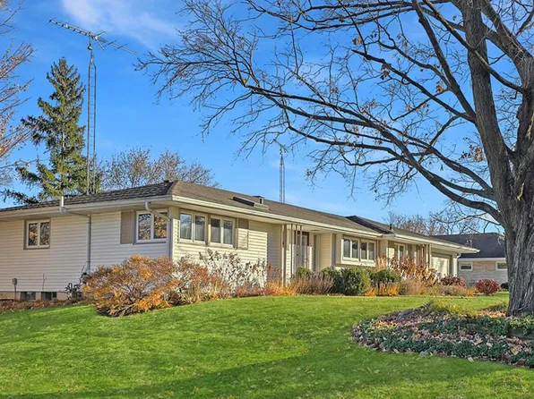 323 Ridge ROAD, Lake Geneva, WI 53147
