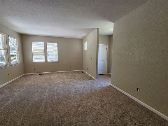 4th image of 1271 Woodside Dr