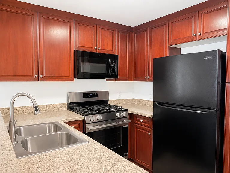 5525 Canoga Ave #209 — Photo 4