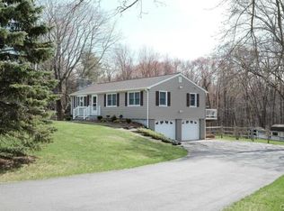 14 Fieldstone Dr, Newtown, CT 06470