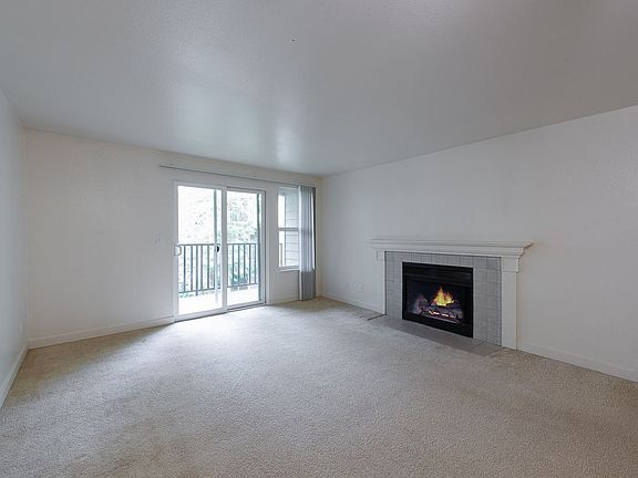 4th image of 13842 NE 8th St #D202