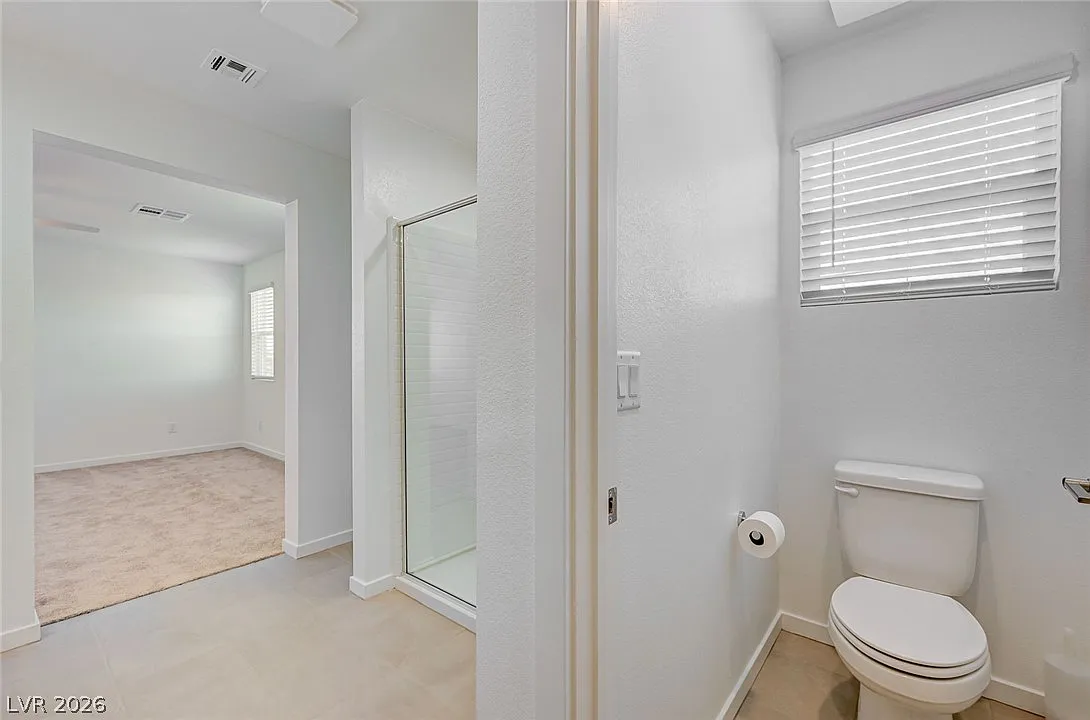 4 bed, 3.0 bath, 1999 sqft, $2,450 — Photo 2