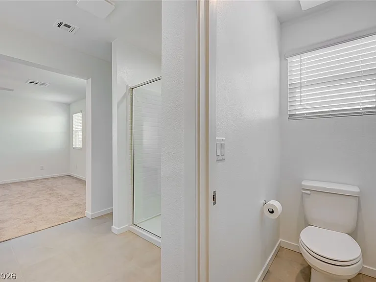 324 Lupton Ave — Photo 2