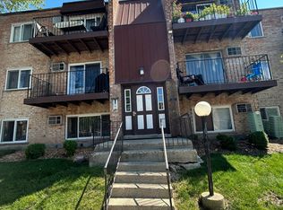 327 Hawthorne Cir #4, Mount Prospect, IL 60056