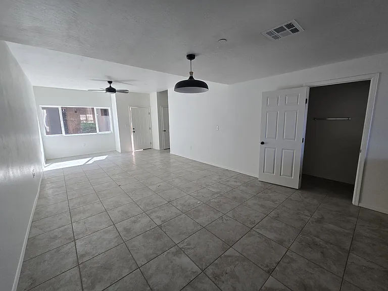 833 S Avenue A #13 — Photo 3