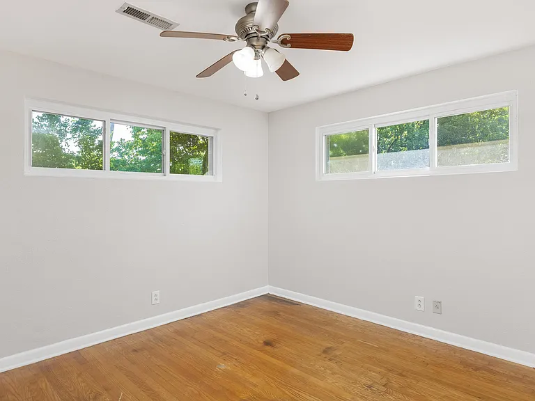 301 Wygoda Cir — Photo 8