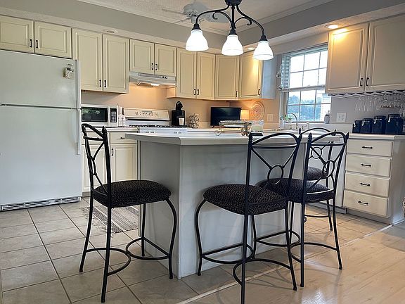 2nd image of 30 Layman Ln