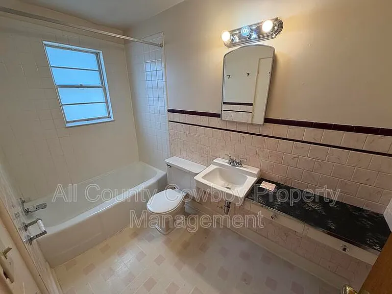 700 W 1st Ave #6 — Photo 7