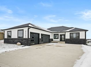 4063 Westgate Pkwy, Clive, IA 50325