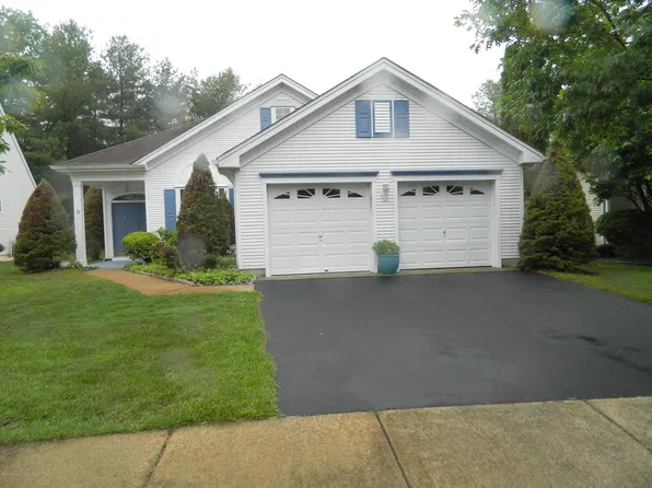 9 Amberwinds Ct, Lakewood, NJ 08701