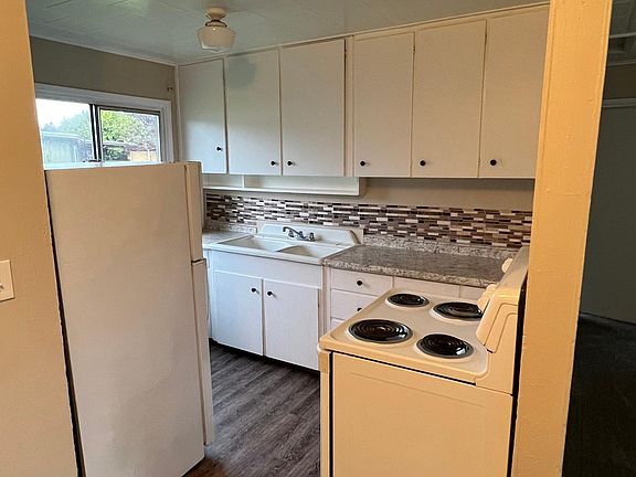 5th image of 19408 B St E