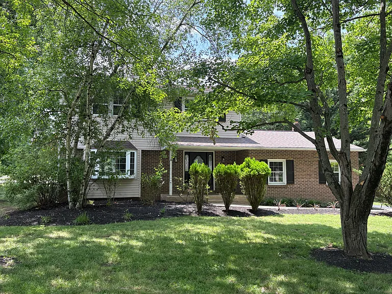 600 Dehaven Dr — Photo 2