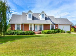 8 Oak Point Dr, Fayetteville, TN 37334