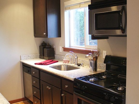 5th image of 9521 B 8th Avenue NW