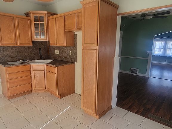 5th image of 3270 W 122nd St