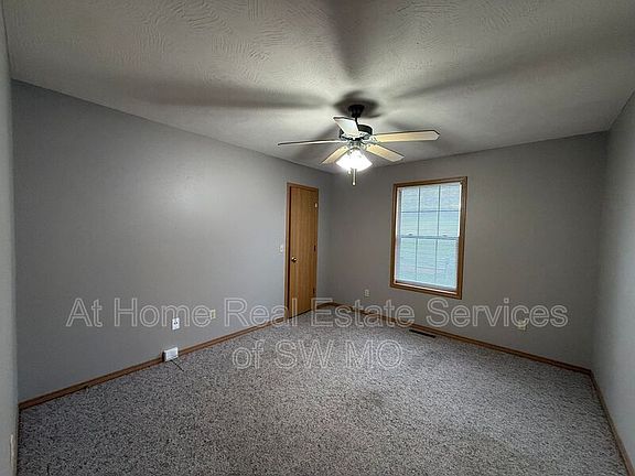 4th image of 1153 N Northwood Ave