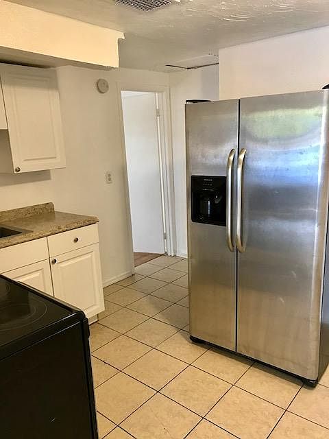 2nd image of 601 24th St E APT D