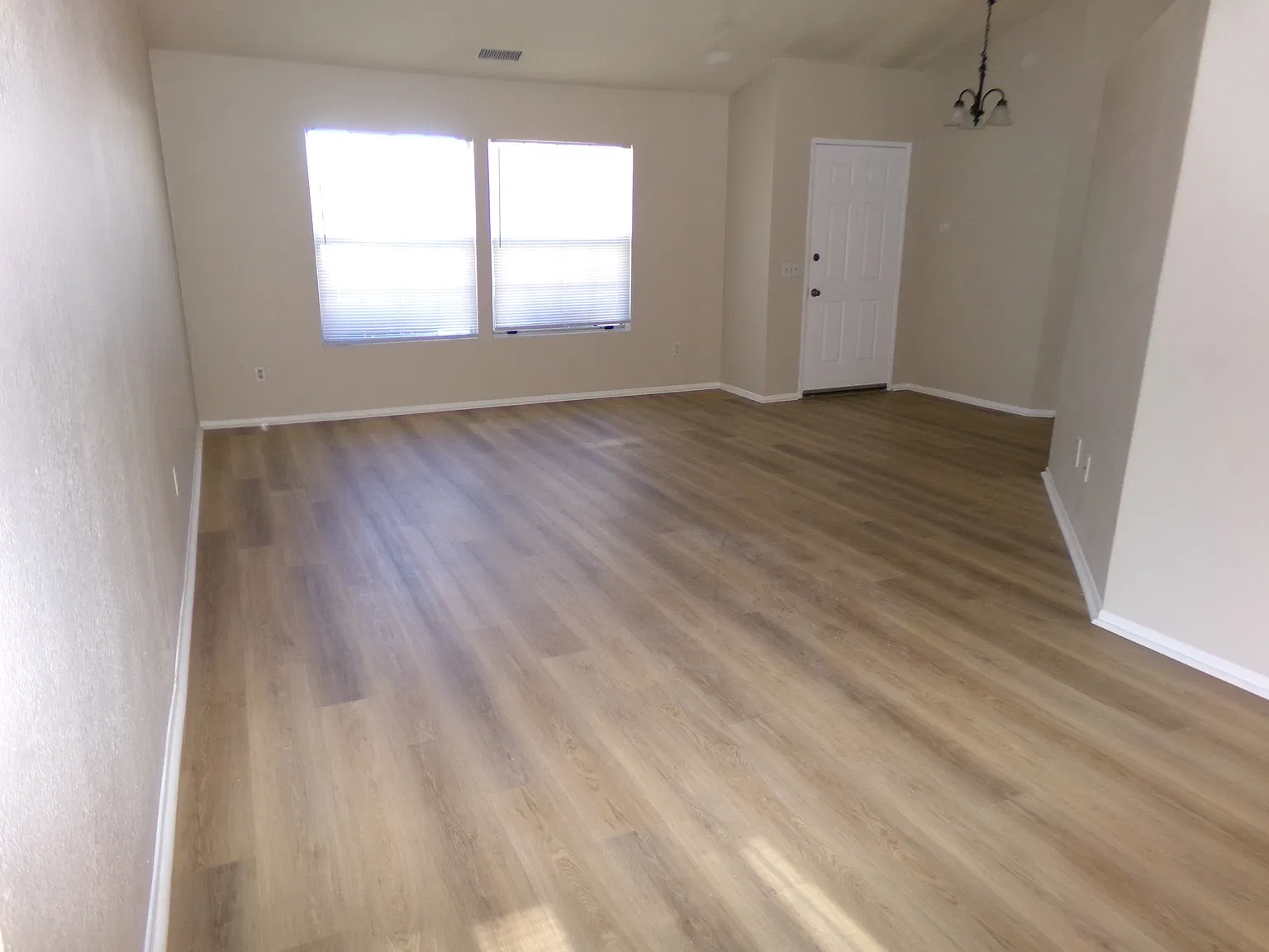 3 bed, 1438 sqft, $2,575 — Photo 2