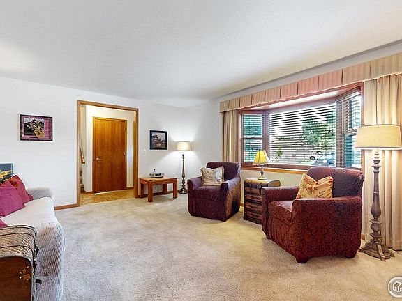 3rd image of 1106 Yew Pl