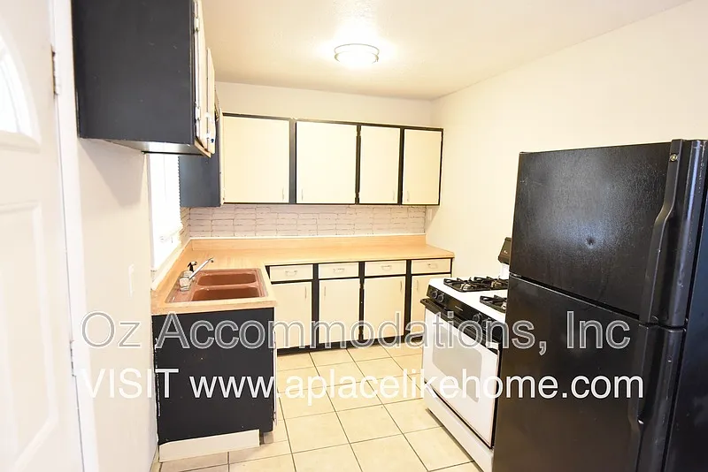 3 bed, 1.0 bath, 1009 sqft, $1,395 — Photo 4