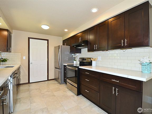 5th image of 14712 Broadway Avenue