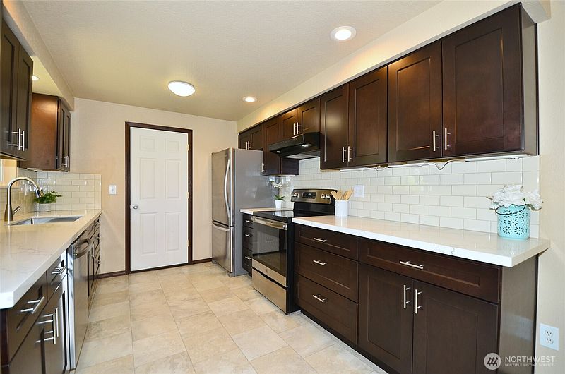 5th image of 14712 Broadway Avenue