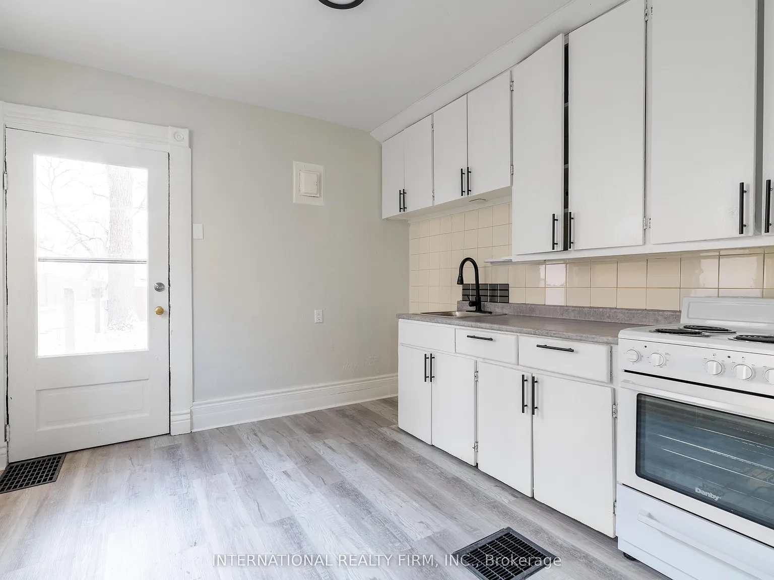 1 bed, $1,345 — Photo 2
