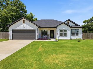 310 N Water St, Savoy, TX 75479
