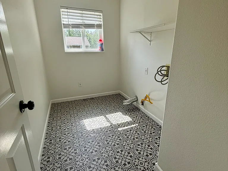 W 41st Ave — Photo 14
