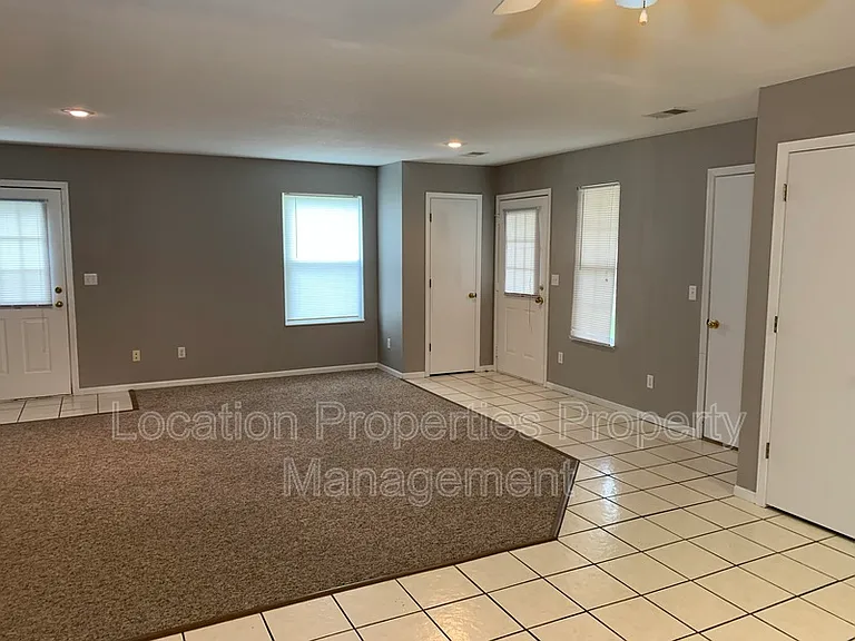318 Creekside Ct #1 — Photo 5