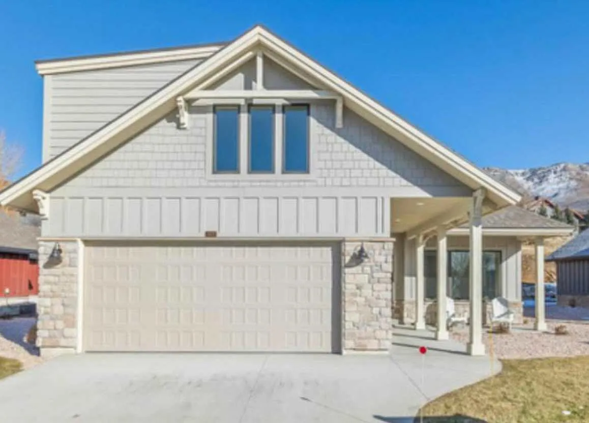 4 bed, 2000 sqft, $5,500 — Photo 1