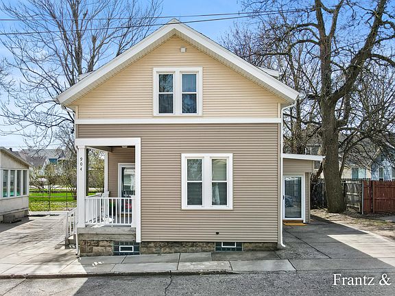 2nd image of 904 Zeeland Ct NE
