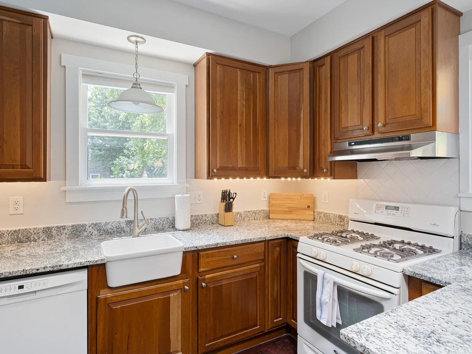 131 E Oakland Ave — Photo 3