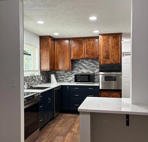 1352 Meredith Dr — Photo 3