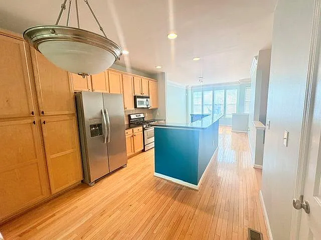 1 bed, 1.5 bath, 1096 sqft, $2,150 — Photo 3