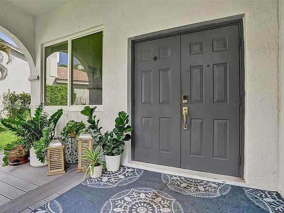 4th image of 1216 Chinaberry Dr
