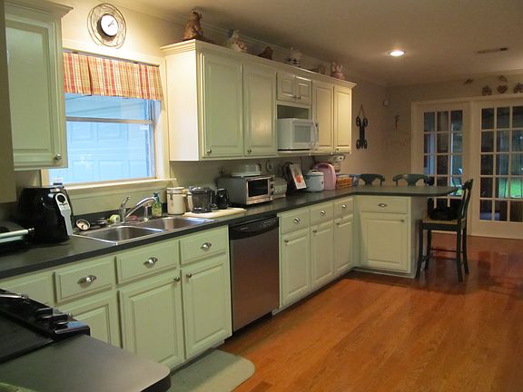 2nd image of 1520 Crawford Dr.