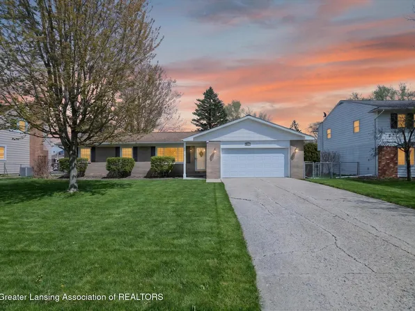 411 Green Meadows Dr, Lansing, MI 48917