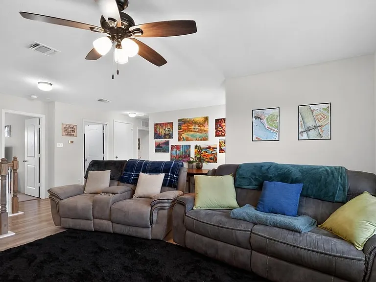 521 Staton St — Photo 12