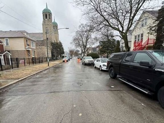 Exterior Neighborhood (street photo)