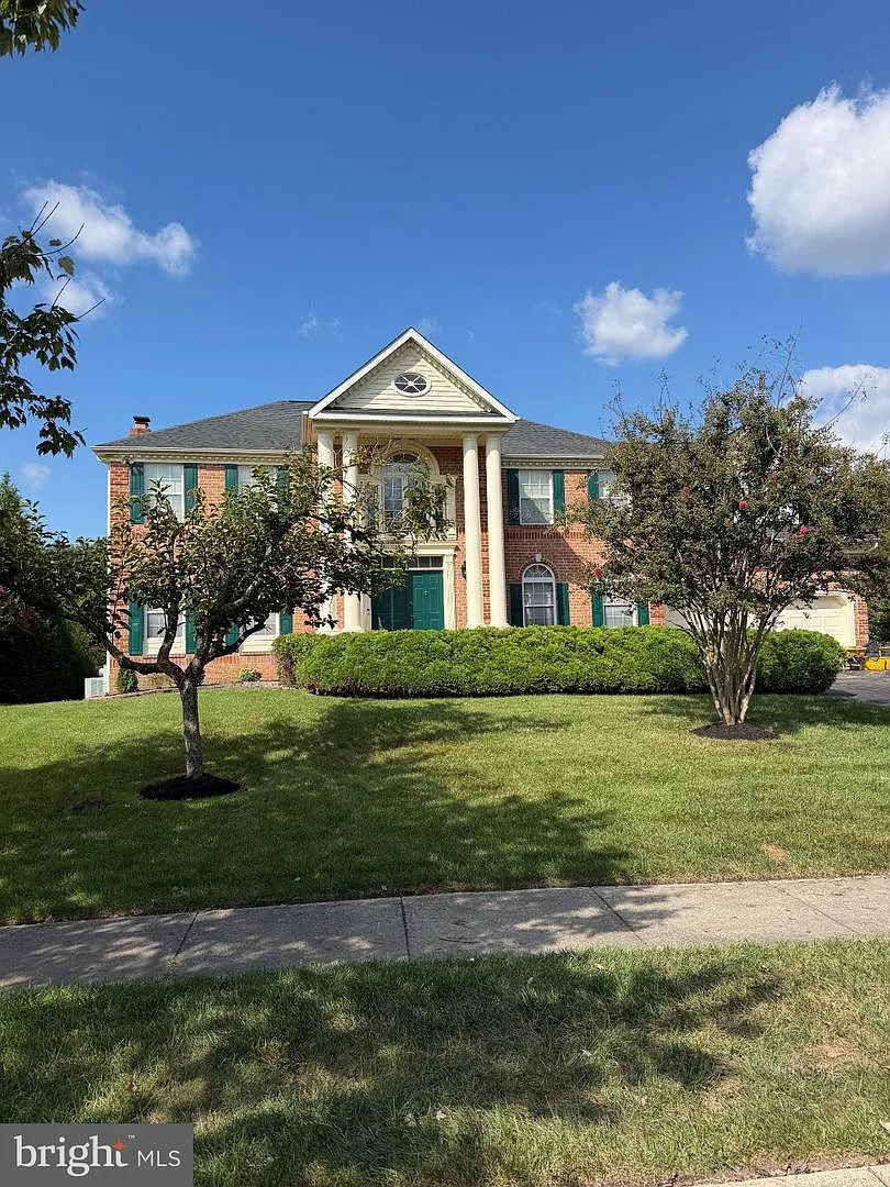 5 bed, 3.5 bath, 4619 sqft, $4,750 — Photo 1