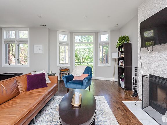3rd image of 857 W Wrightwood Ave APT 2A